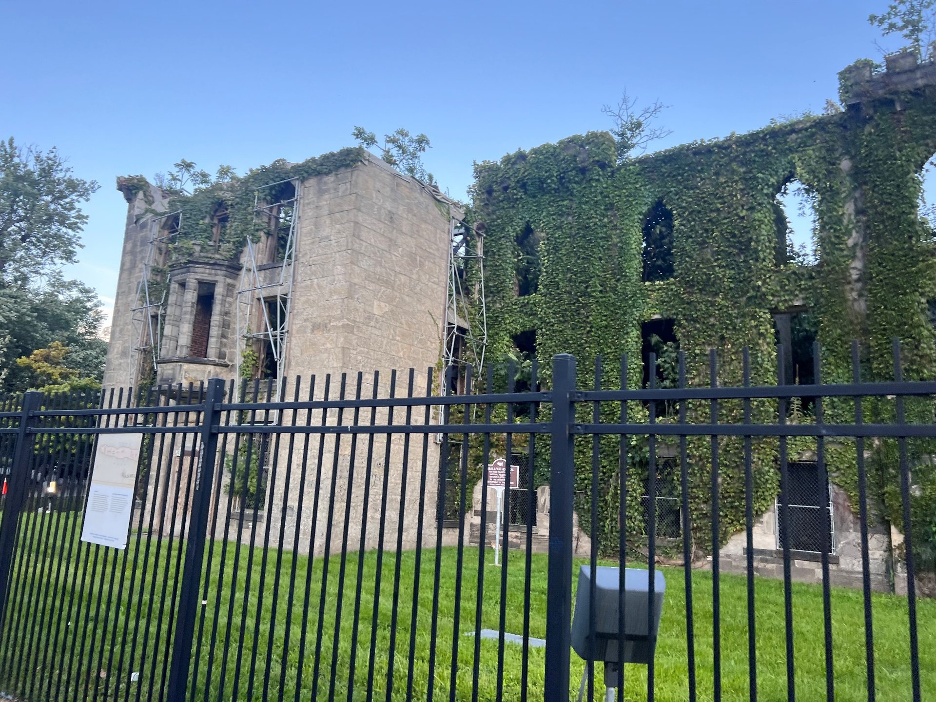 Smallpox Hospital, New York (by Camilla D'Angelo) - 03.jpeg